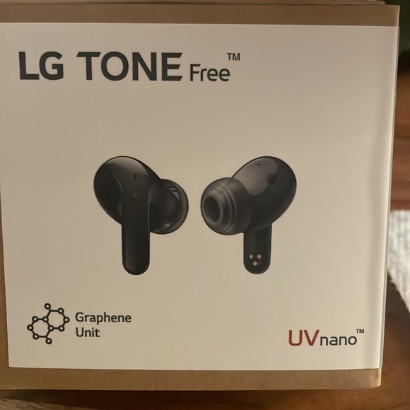 LG TONE Free® T60 Premium Graphene Driver ANC True Wireless Bluetooth Earbuds - Picture 12 of 13